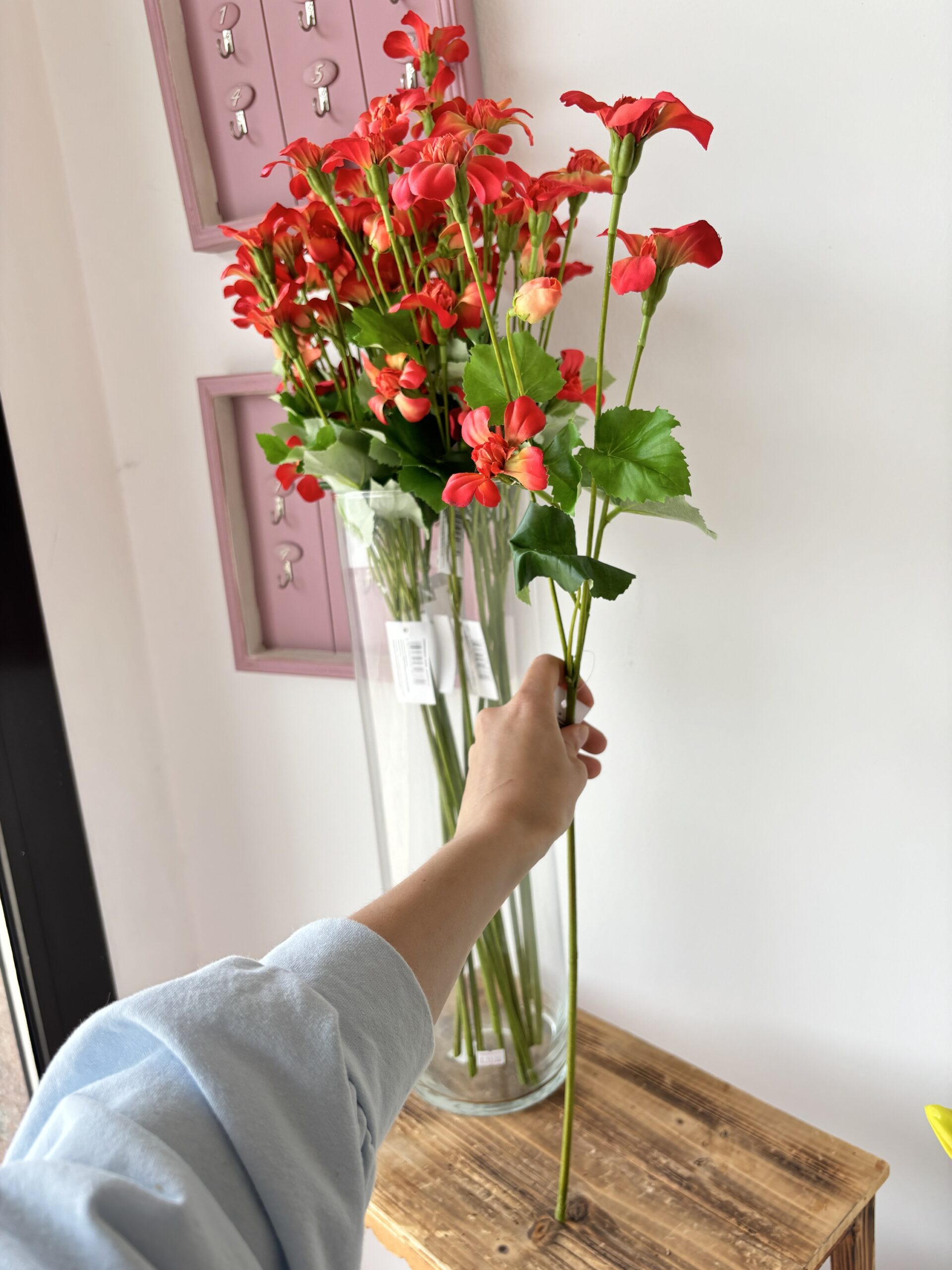 Ramo nasturzio 4 fiori con bocciolo rosso