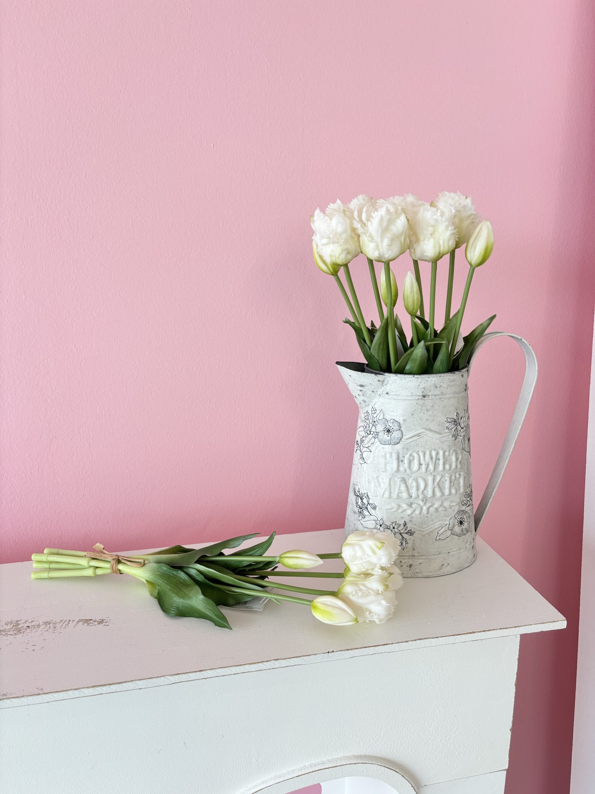 Mazzo 3 fiori + 2 chiusi pappagallo bianco h40 cm